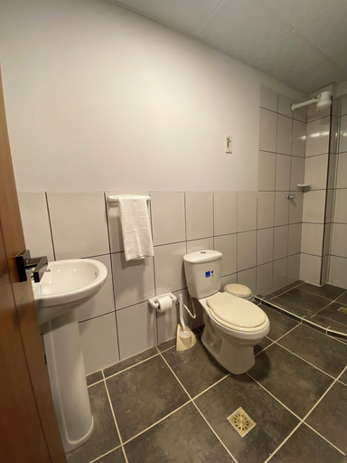 Bathroom 3, Mia Posada Copacabana, Manco Kapac