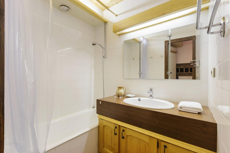 Bathroom 5, Residence Devouassoux Apartments, Haute-Savoie