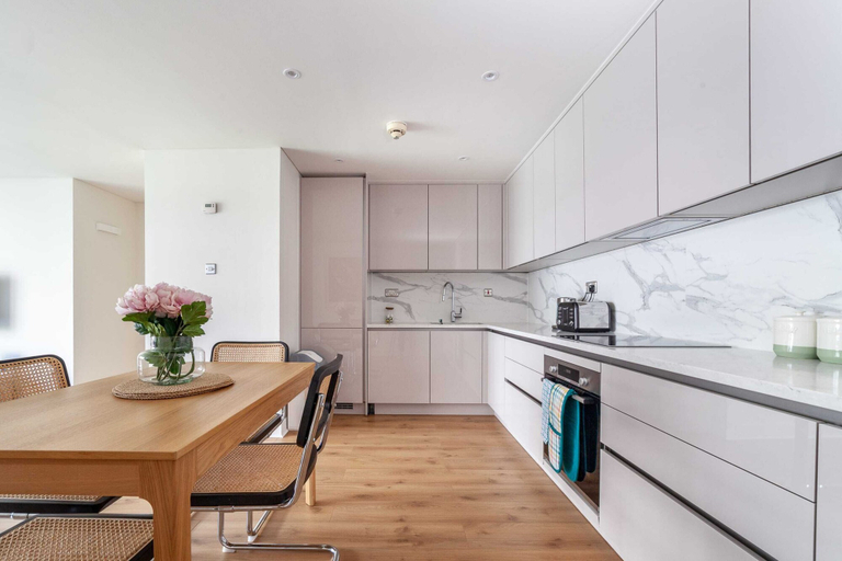 Others 4, A Stylish Newly Refurbished Flat With City Access, London