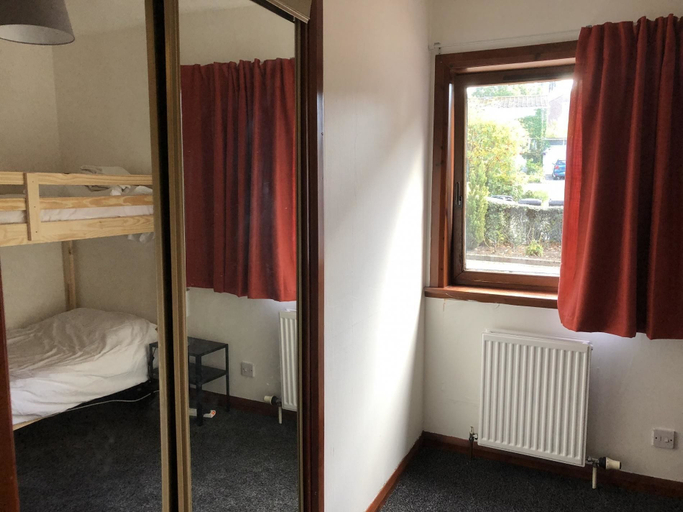 Bedroom 3, Super 2 Bedroom Flat near Dalkeith Town Center, Midlothian