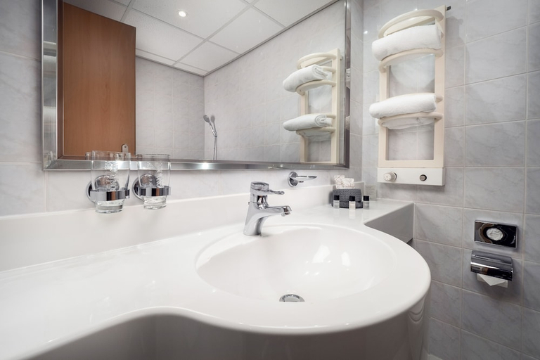 Bathroom 3, Cosmopolitan Bobycentrum - Czech Leading Hotels, Brno