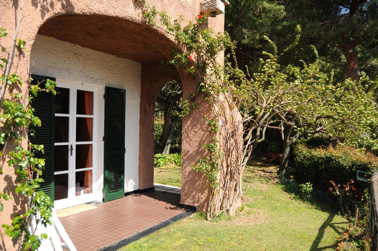 Exterior & Views 1, Casa Vacanze Mombrino, Savona