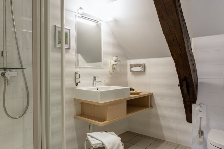 Bathroom 3, Hôtel Wilson, Côte-d'Or