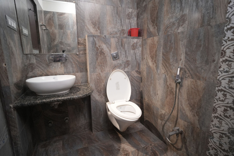 Bathroom 3, Hotel Raj Kamal Palace, Varanasi