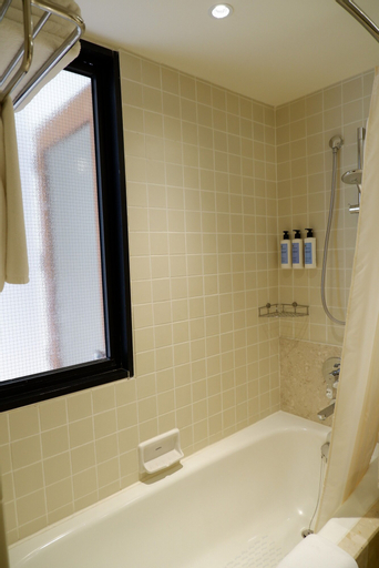 Bathroom 28