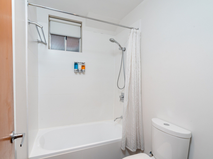 Bathroom 4, Leisure Inn Penny Royal Hotel & Apartments, Launceston - Pt B