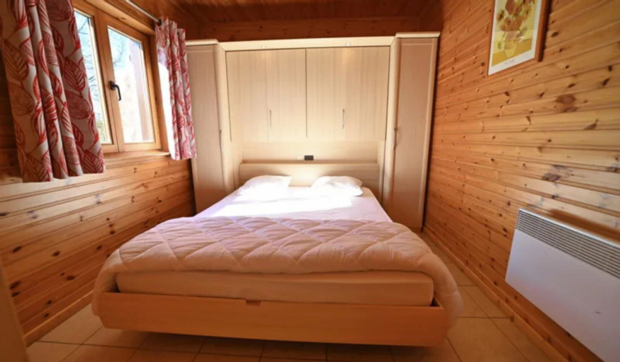 Bedroom 2, Chalet in the Ardennes in a quiet area with sauna, Luxembourg