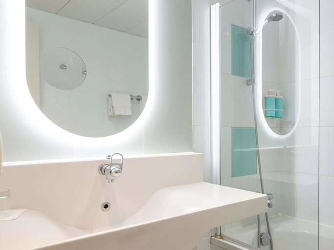 Bathroom 19