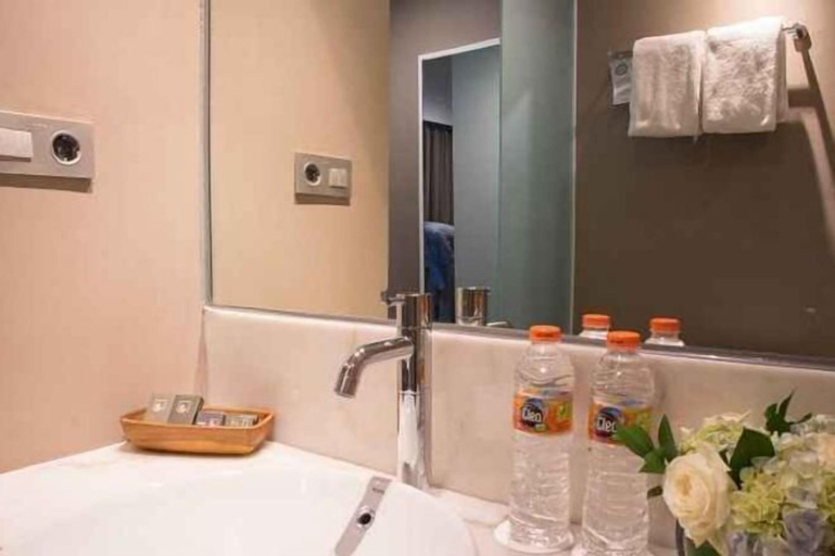 Bathroom 15