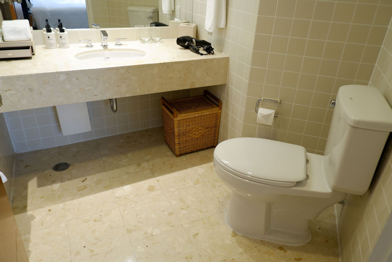 Bathroom 27