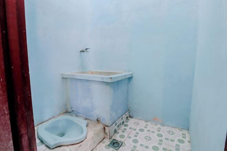 Bathroom 16