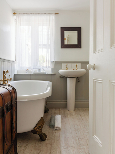 Bathroom 4, Blue Monkey, Cornwall
