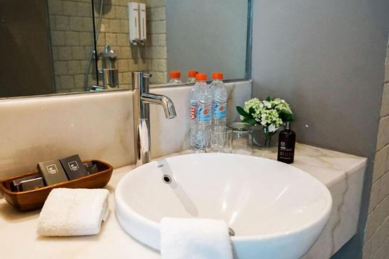 Bathroom 20