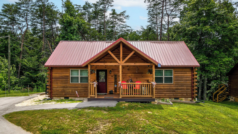 Exterior & Views, A Bearadise, Sevier