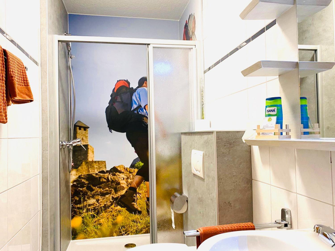 Bathroom 3, Landgasthof Zur Post, Hochwalder Radstation, Trier-Saarburg