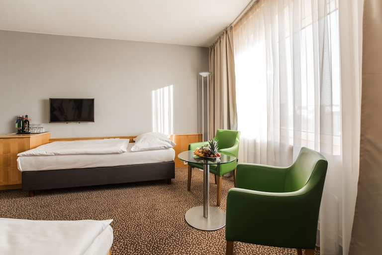 Bedroom 2, Cosmopolitan Bobycentrum - Czech Leading Hotels, Brno