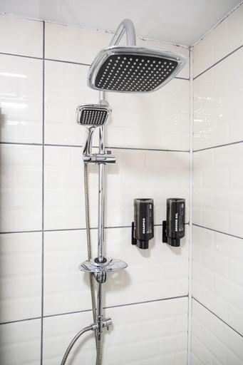 Bathroom 5, Comfort Center, Merkez