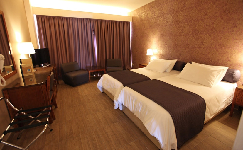 Bedroom 2, Poseidonia Beach Hotel