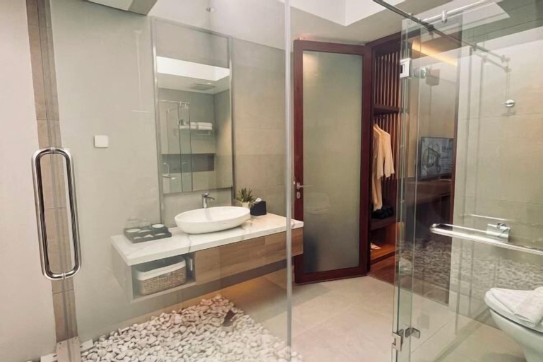 Bathroom 15