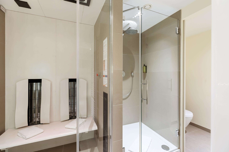 Bathroom 17