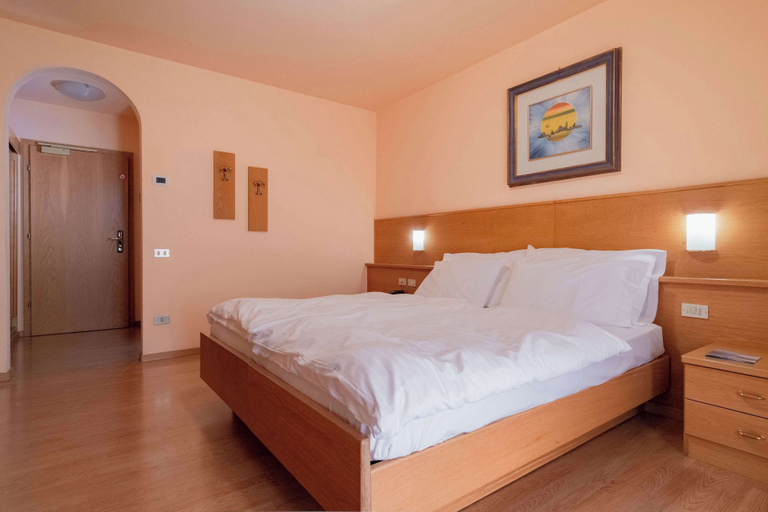Bedroom 3, Hotel Cima Rosetta, BW Signature Collection, Trento