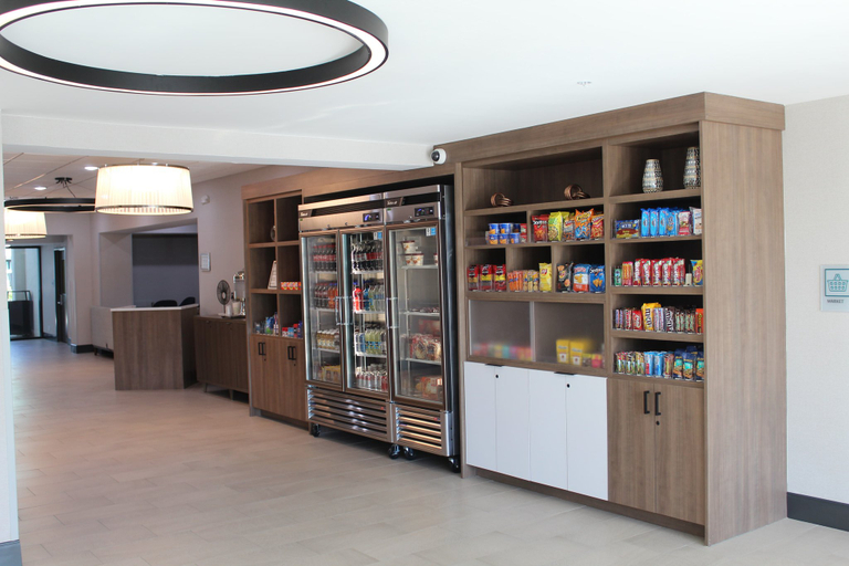Food & Drinks