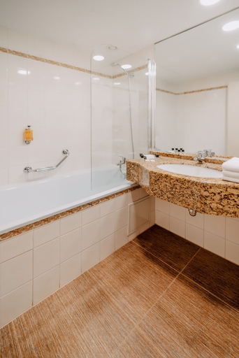 Bathroom 4, Plaza Prague Hotel - Czech Leading Hotels, Praha 7