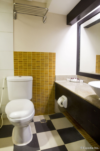 Bathroom 5, La Carmela De Boracay Resort Hotel, Malay