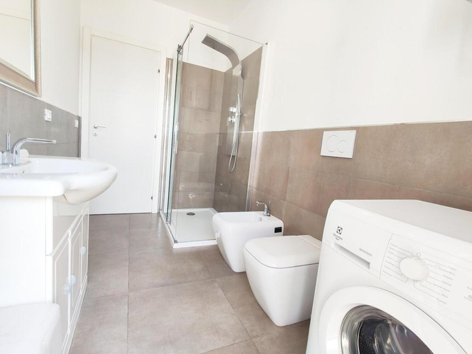 Bathroom 23