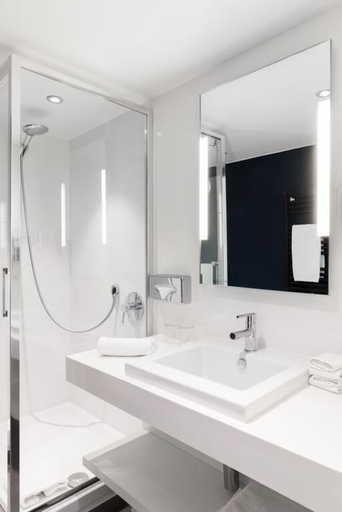 Bathroom 3, Hotel Le Windsor Biarritz , Pyrénées-Atlantiques