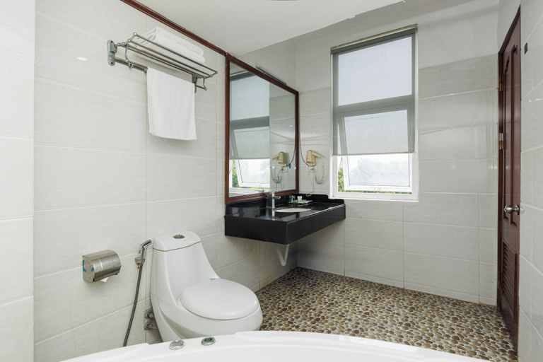 Bathroom 4, OYO 472 Lenka Hotel, Hoài Đức