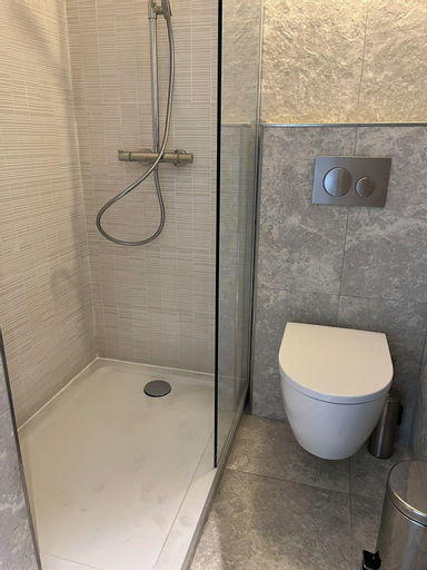Bathroom 10