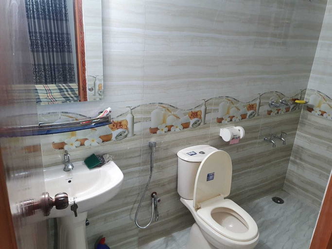 Bathroom, Roop Kothar Rajjo, Dhaka