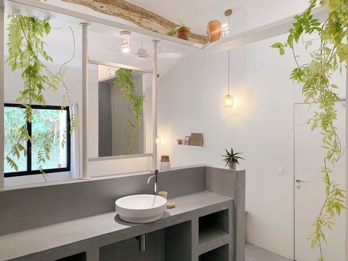 Bathroom 5, L'Ostalas, Tarn-et-Garonne