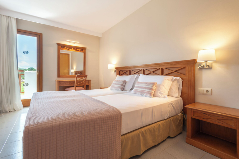Bedroom 2, Inturotel Esmeralda Garden, Baleares