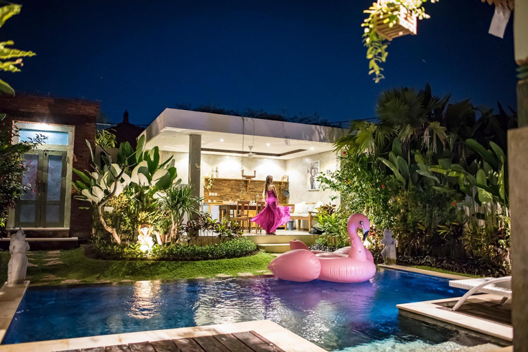 Swimming Pool 25
