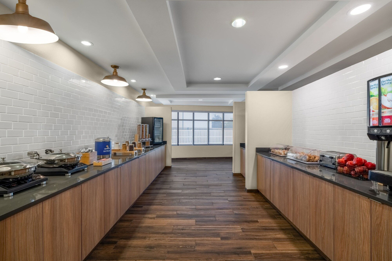 Food & Drinks 5, Fairfield Inn & Suites by Marriott Fort Walton Beach Hurlburt Area, Okaloosa