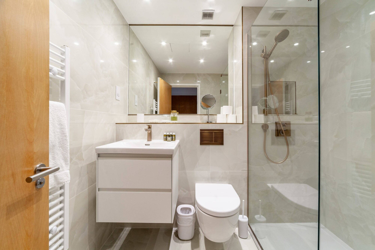 Bathroom 3, A Stylish Newly Refurbished Flat With City Access, London