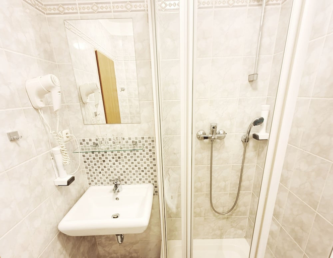 Bathroom 4, Relax Inn, Praha 8