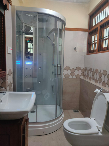 Bathroom 4, Heaven Palace, Harispattuwa