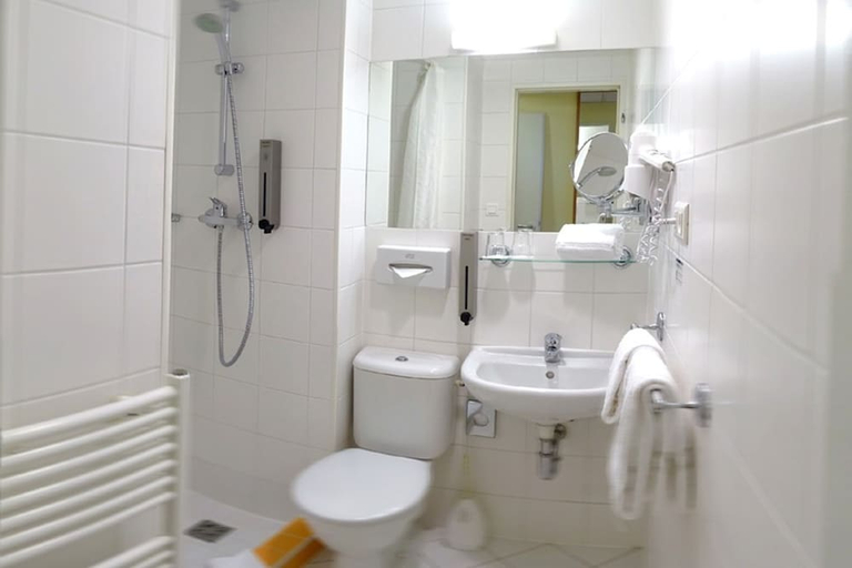 Bathroom 5, Amedia Express Prag, Trademark Collection by Wyndham, Praha 11