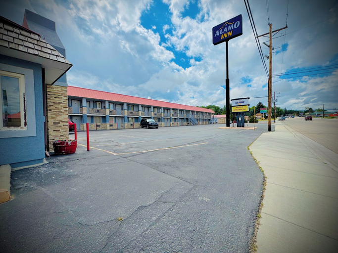 Exterior & Views 2, Alamo Inn, Johnson