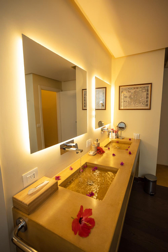 Bathroom 17