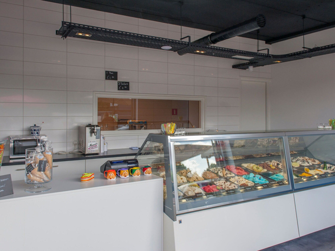 Dining 5, Modern Coastal Escape, Veere