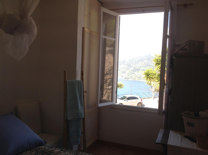 Others 4, B&Bilfortesulmare, Imperia