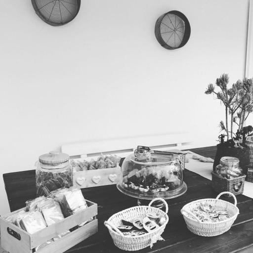 Others 5, B&B Medali, Lecce