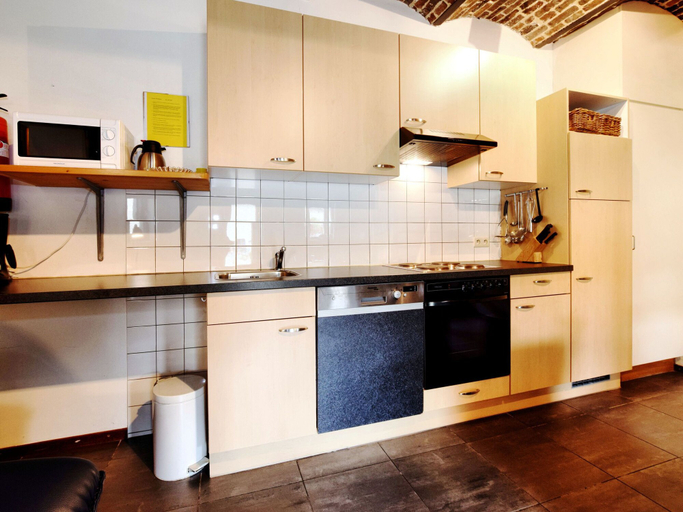 Others 3, Nice Apartments in a Monumental Square Farm, Liège
