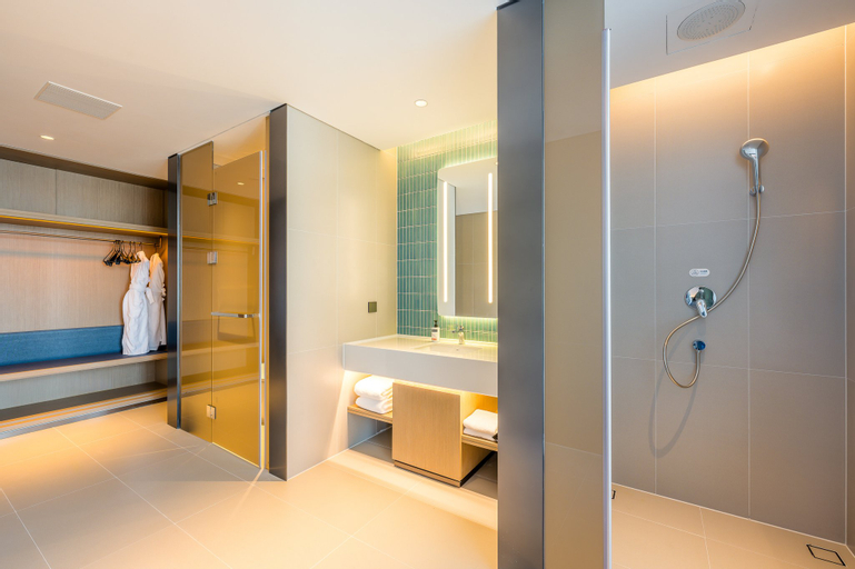 Bathroom 16