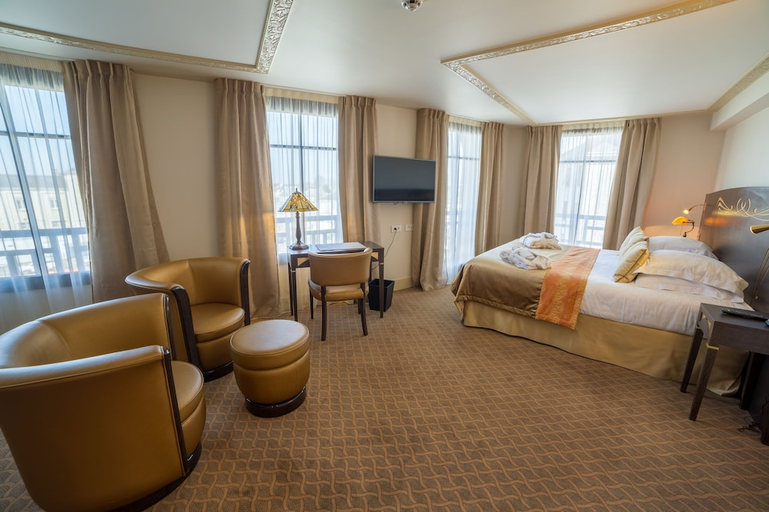 Bedroom 2, Hotel Jehan de Beauce, Eure-et-Loir