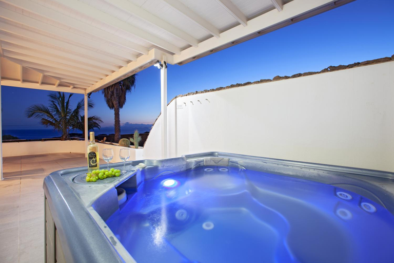 Sport & Beauty 2, Villa Las Palmitas - Sea Views - Private Pool - Hot Tub - Table Tennis, Las Palmas
